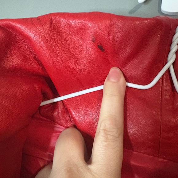 Nolito Italy size M Leather Red Puffer Vest, full front zip with pockets - Picture 5 of 9